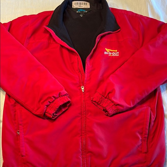 EXT. RARE IN-N-OUT BURGER Employee Lined Red Jacket , L ,...